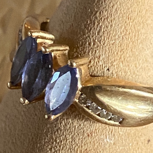 BEAUTIFUL Solid 14k Yellow Gold Tanzanite  Diamond - Picture 7 of 7